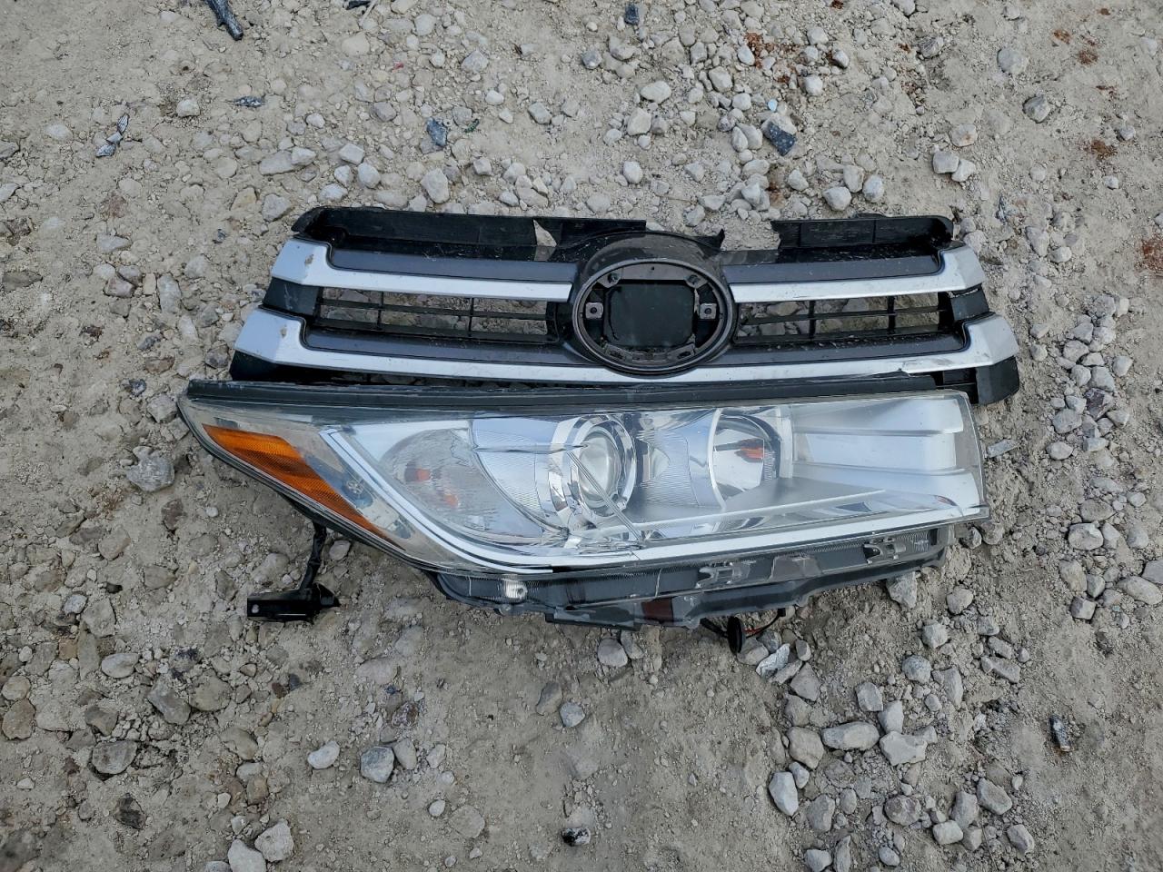 Toyota Highlander Se Image 12