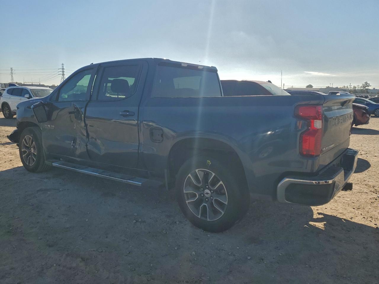 Chevrolet Silverado C1500 Lt Image 3