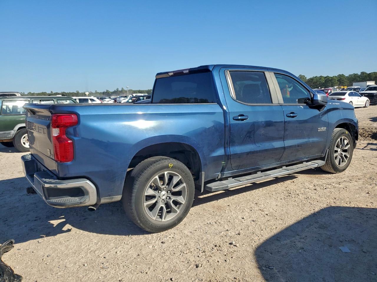 Chevrolet Silverado C1500 Lt Image 2