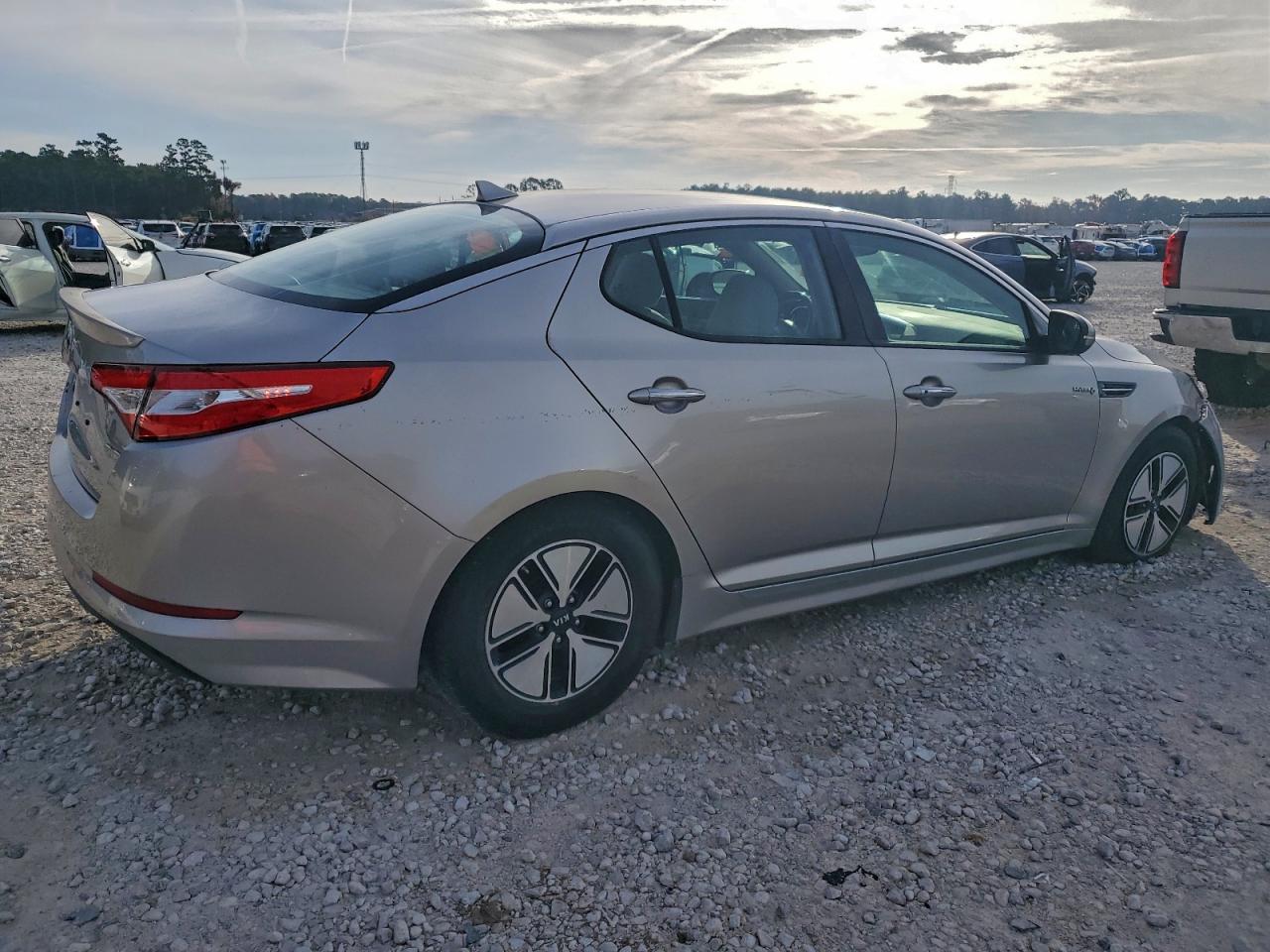 Kia Optima Hybrid Image 4