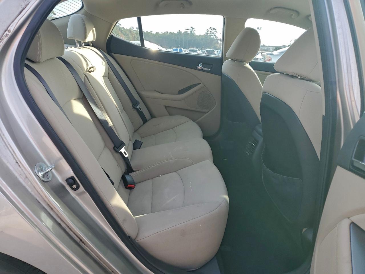 Kia Optima Hybrid Image 2