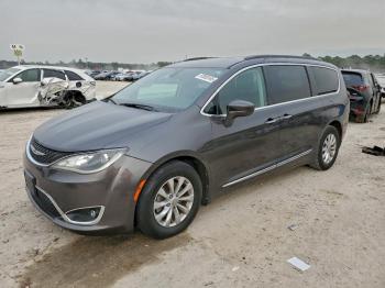  Salvage Chrysler Pacifica