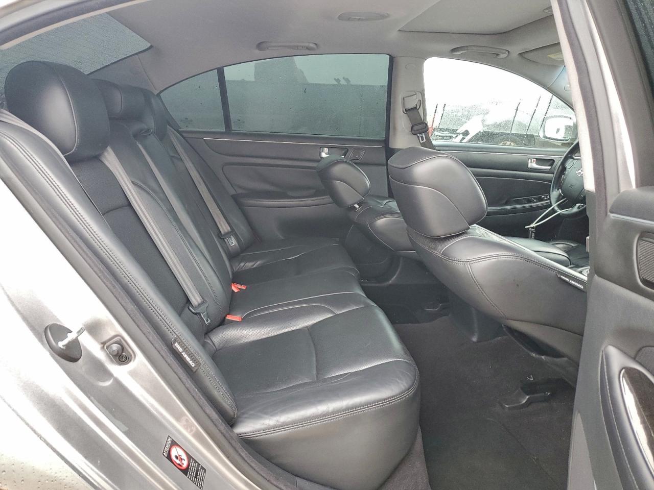 Hyundai Genesis 5.0l Image 9