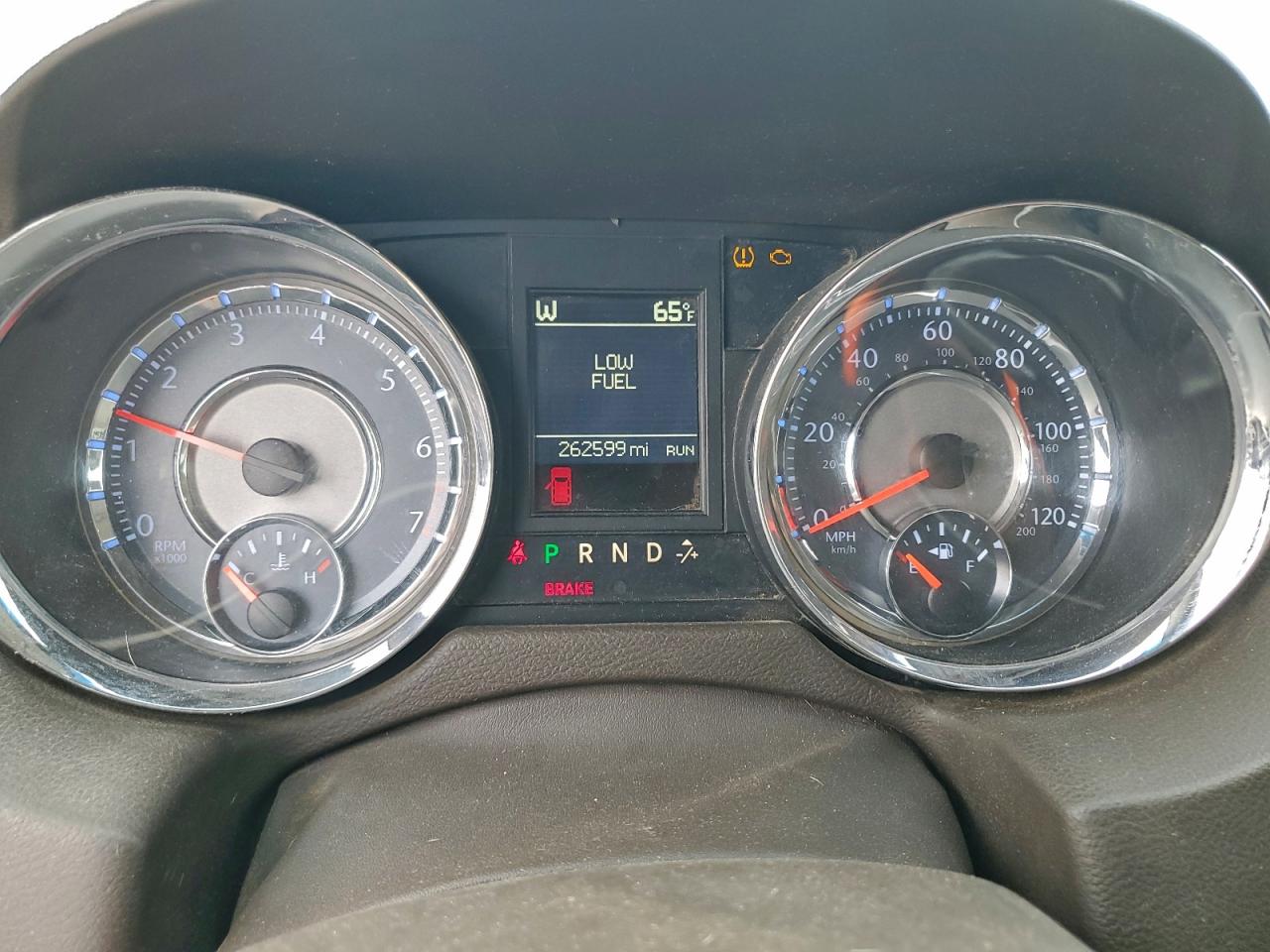 Chrysler Minivan Touring Image 6