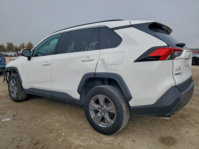 Toyota RAV4 Xle Image 2
