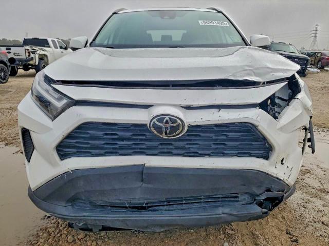 Toyota RAV4 Xle Image 4