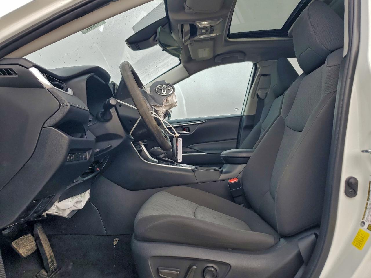 Toyota RAV4 Xle Image 5