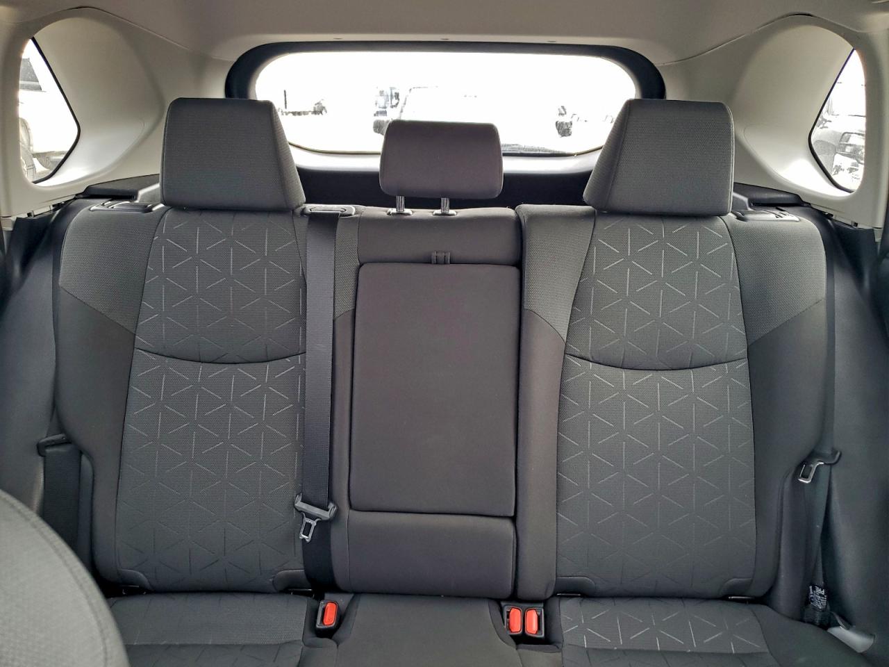 Toyota RAV4 Xle Image 13