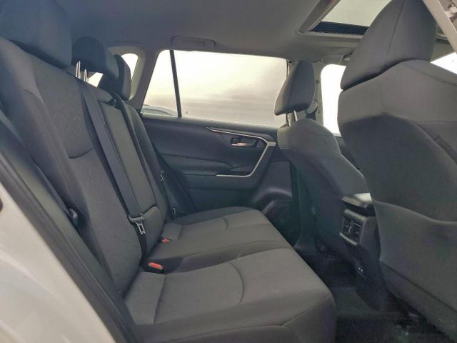 Toyota RAV4 Xle Image 10