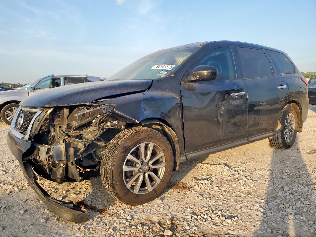 Nissan Pathfinder S Image 1