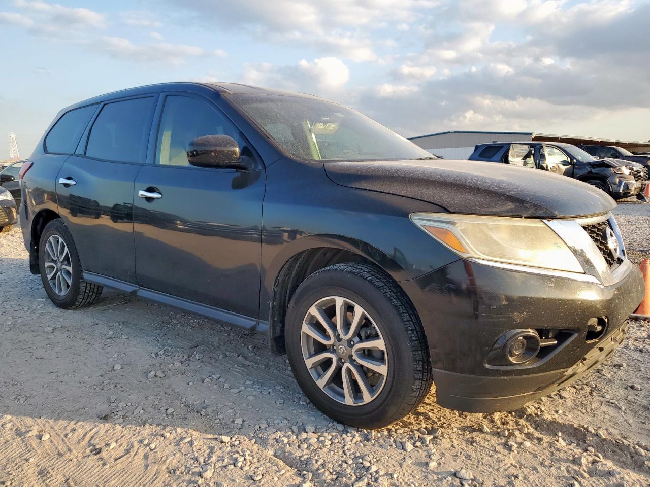 Nissan Pathfinder S Image 12