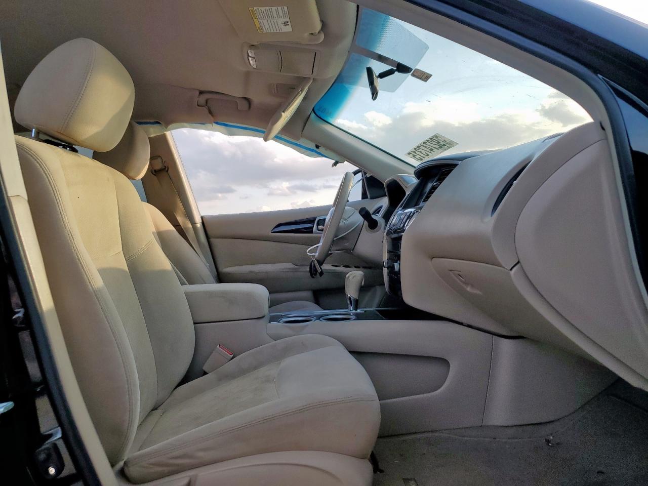 Nissan Pathfinder S Image 11