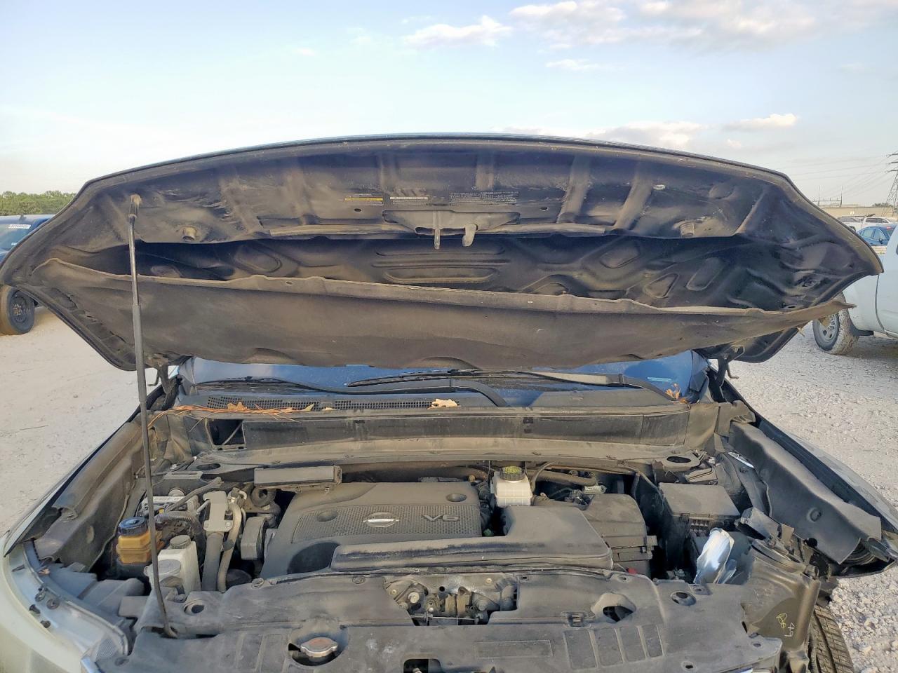 Nissan Pathfinder S Image 7