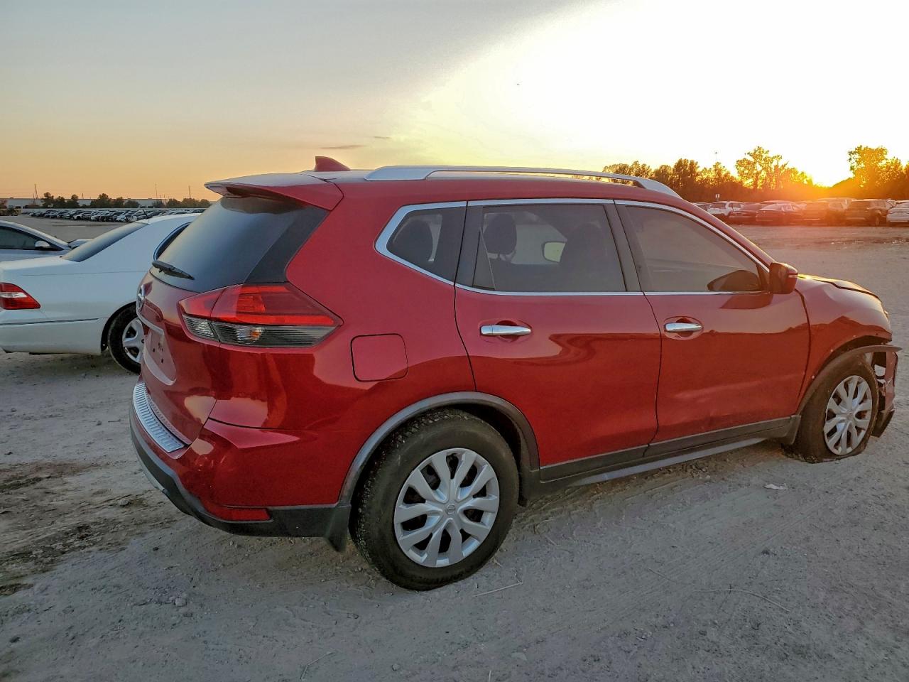 Nissan Rogue S Image 3