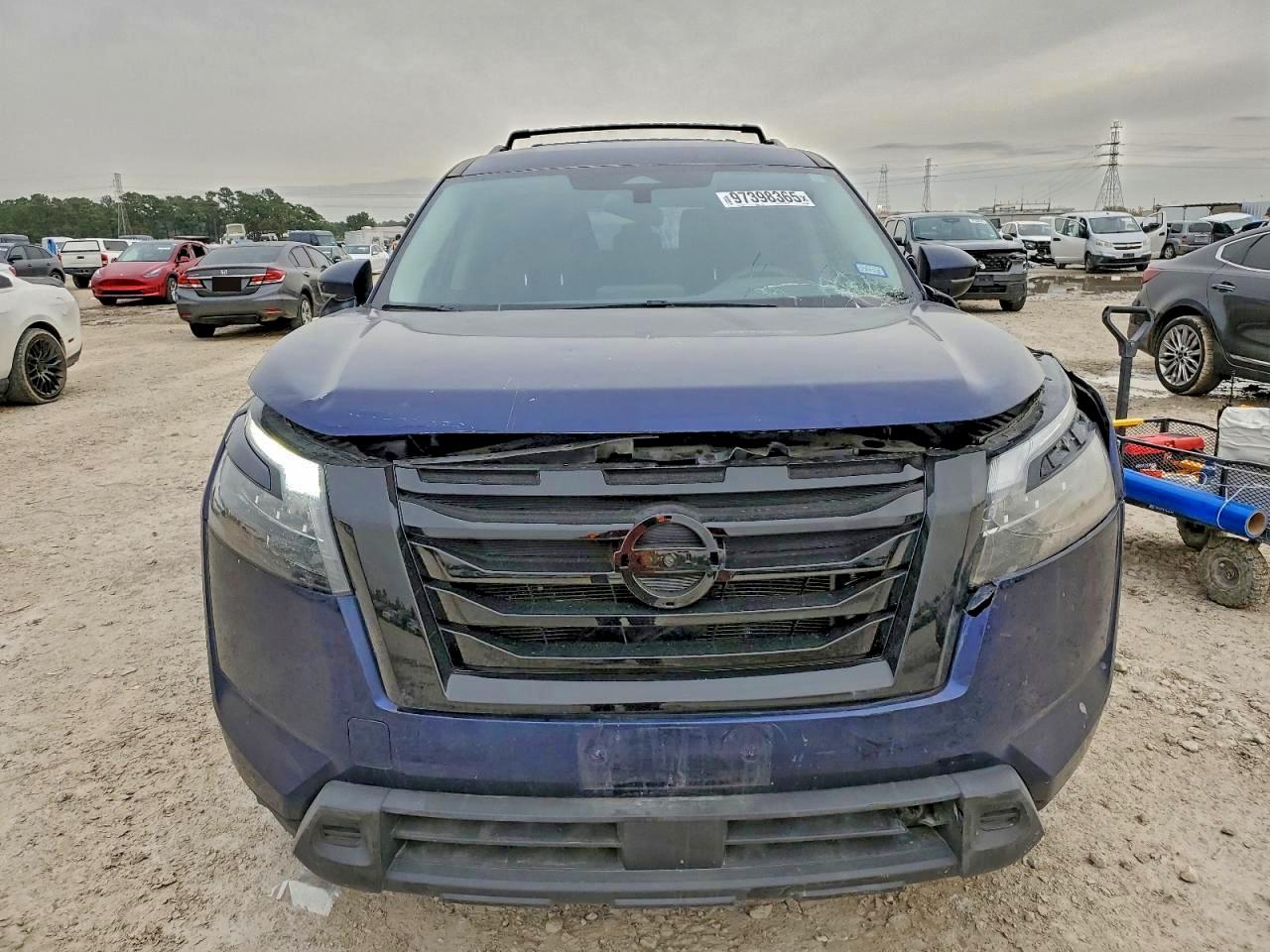 Nissan Pathfinder Sv Image 10