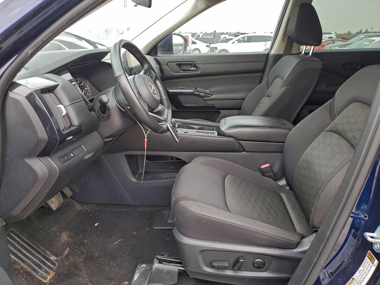 Nissan Pathfinder Sv Image 6