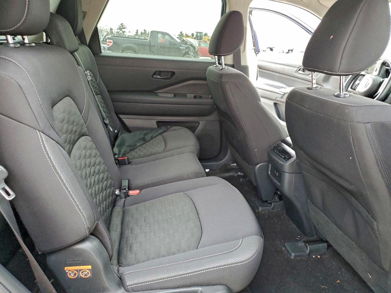 Nissan Pathfinder Sv Image 8