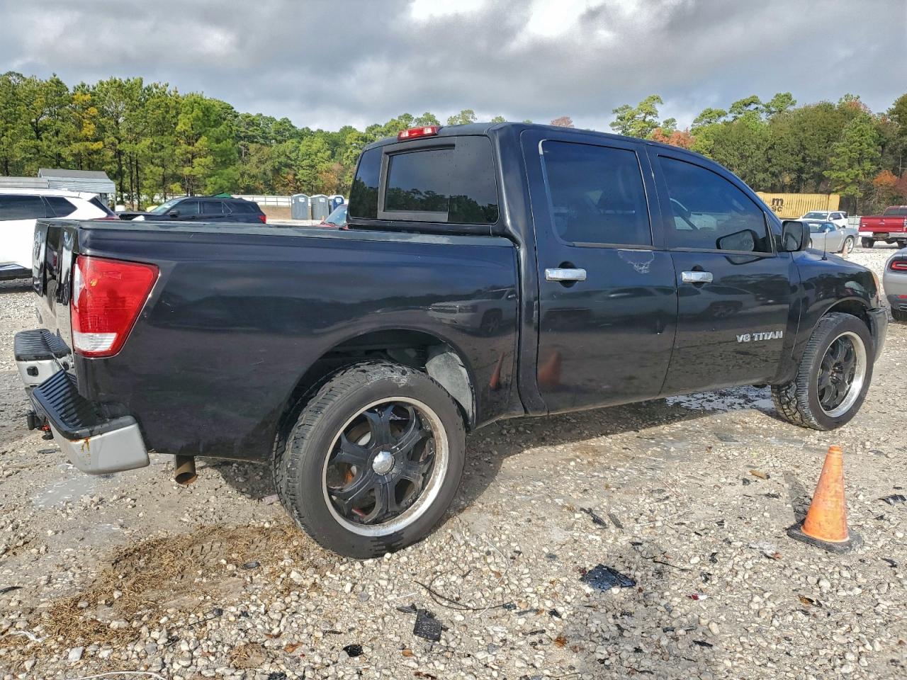 Nissan Titan Xe Image 5