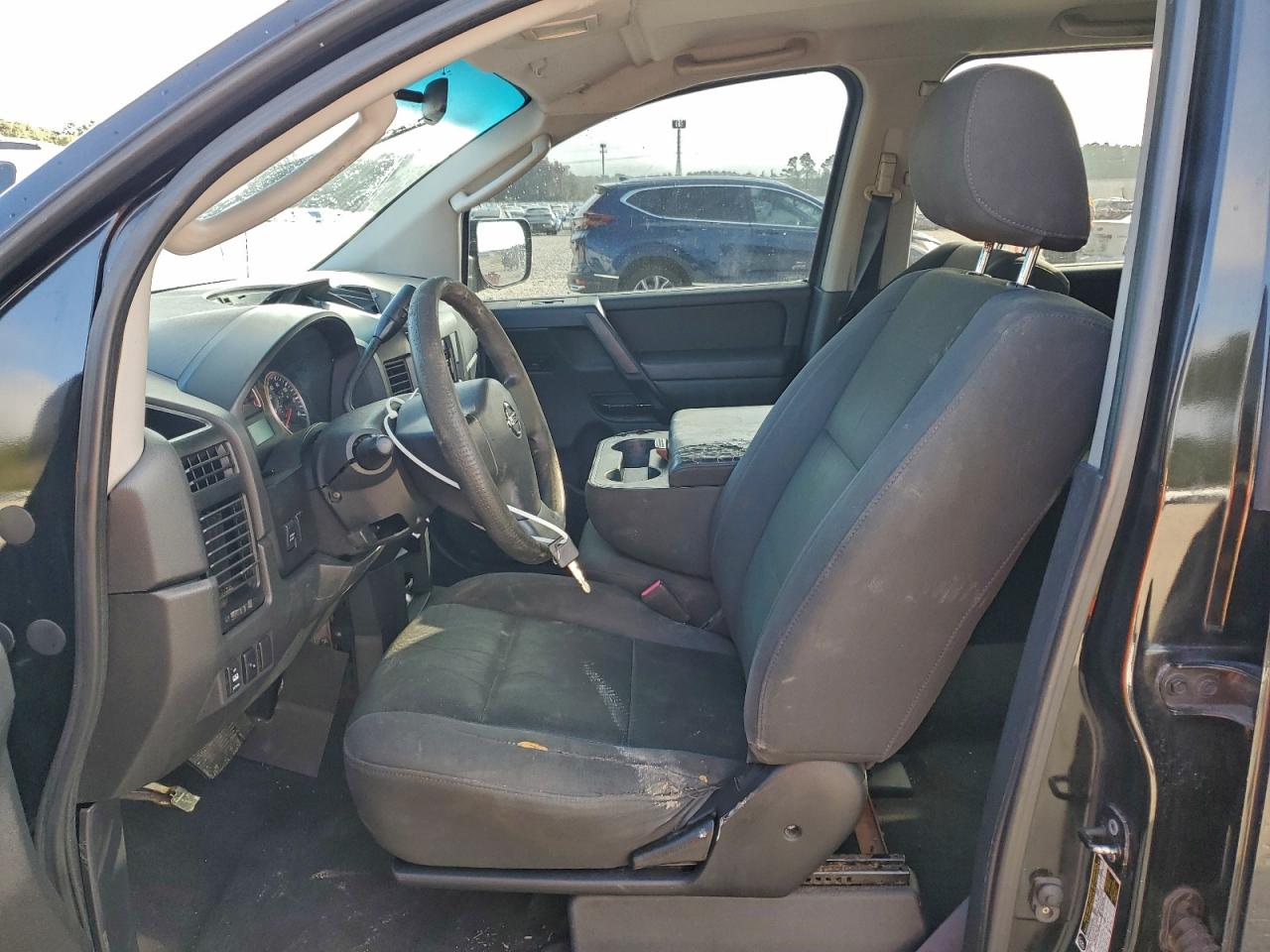 Nissan Titan Xe Image 8