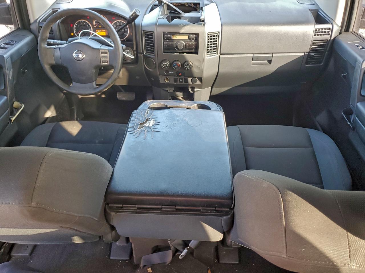 Nissan Titan Xe Image 9