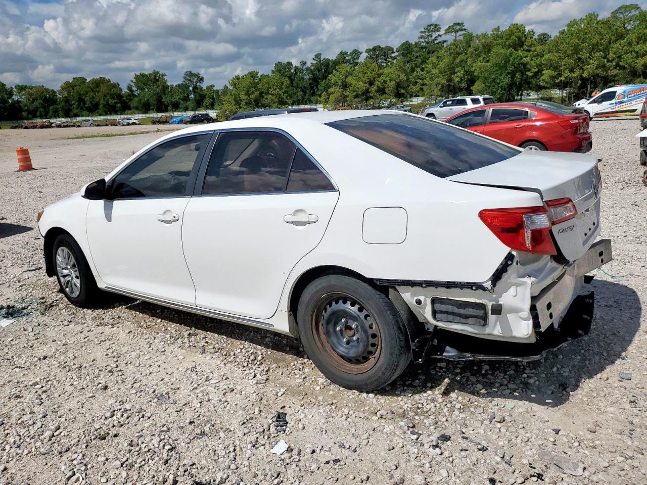 Toyota Camry L Image 2