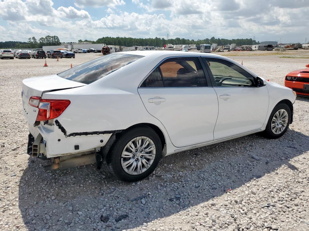 Toyota Camry L Image 4