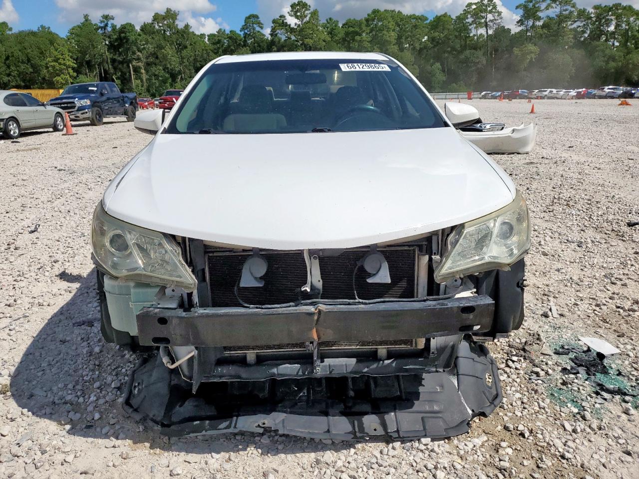 Toyota Camry L Image 3