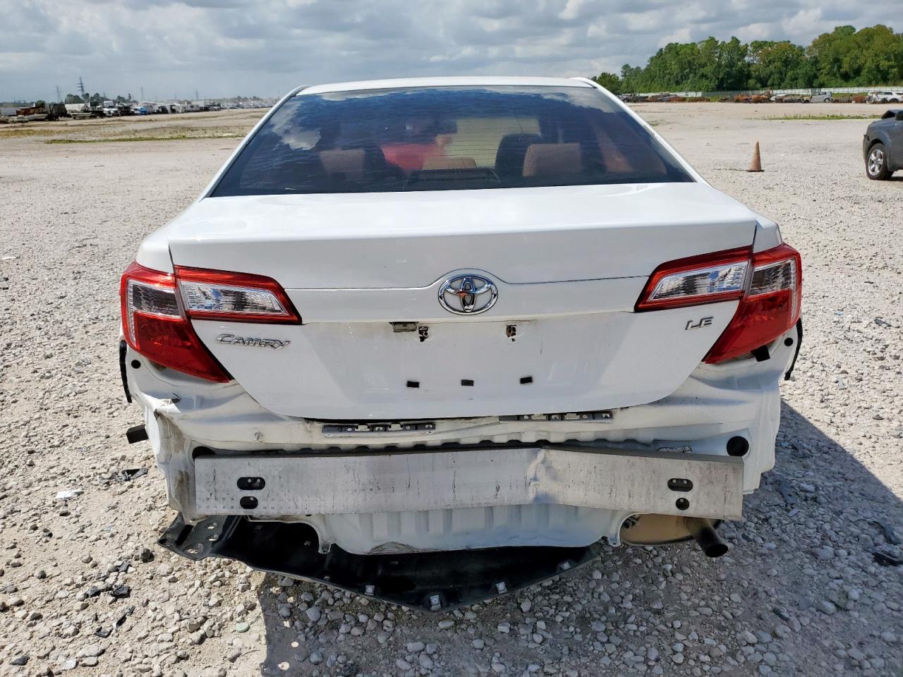 Toyota Camry L Image 8