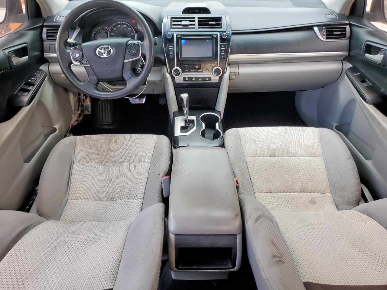 Toyota Camry L Image 9
