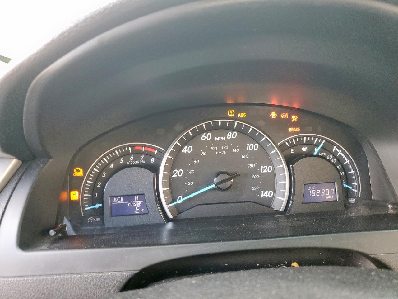 Toyota Camry L Image 11