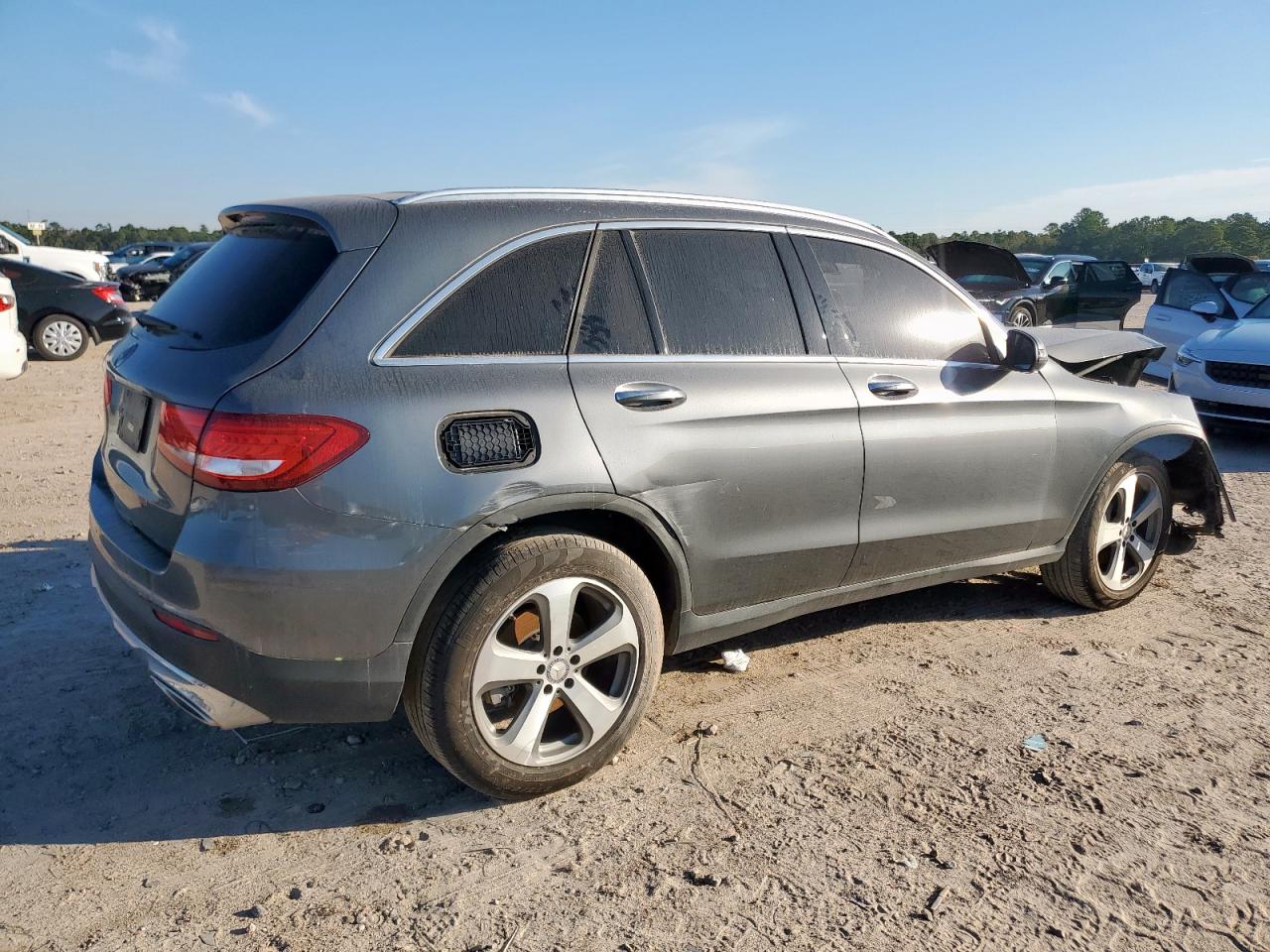 Mercedes-Benz GLC 300 Image 2