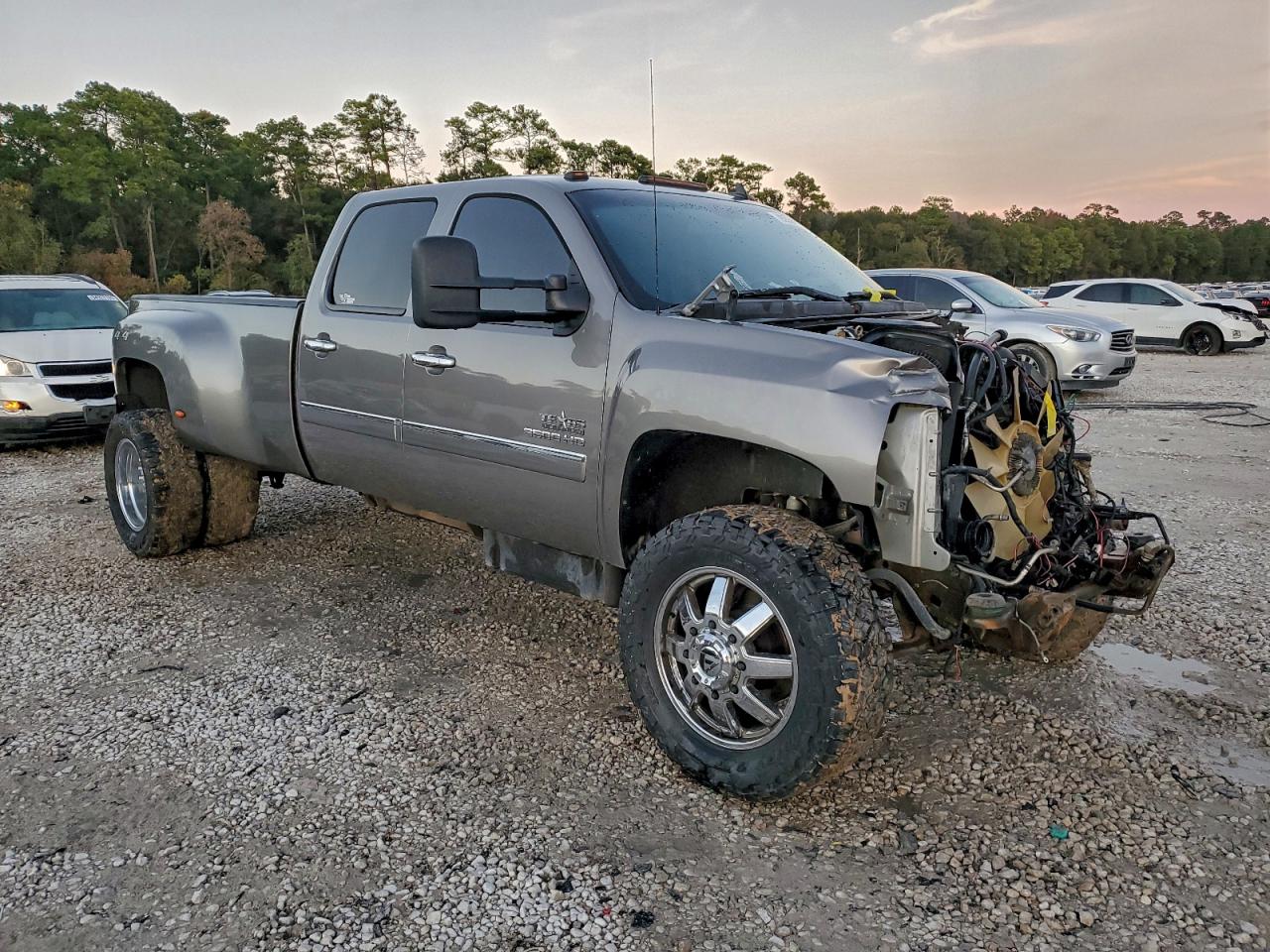 Chevrolet Silverado K3500 Lt Image 13