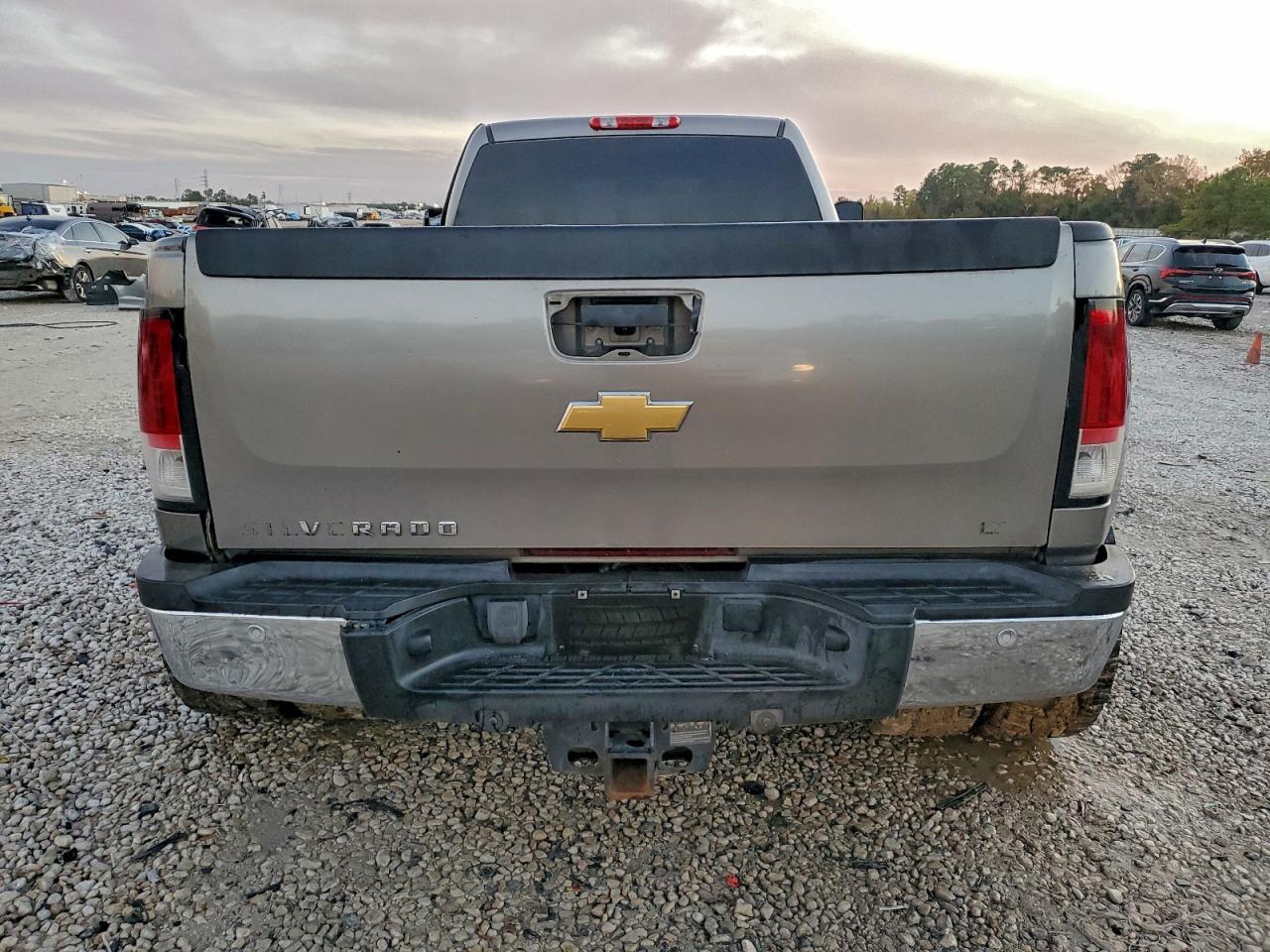 Chevrolet Silverado K3500 Lt Image 11