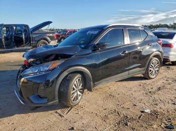  Salvage Nissan Kicks