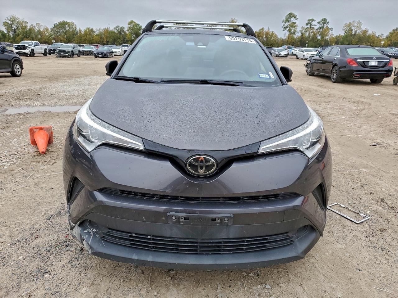 Toyota C-HR Xle Image 2