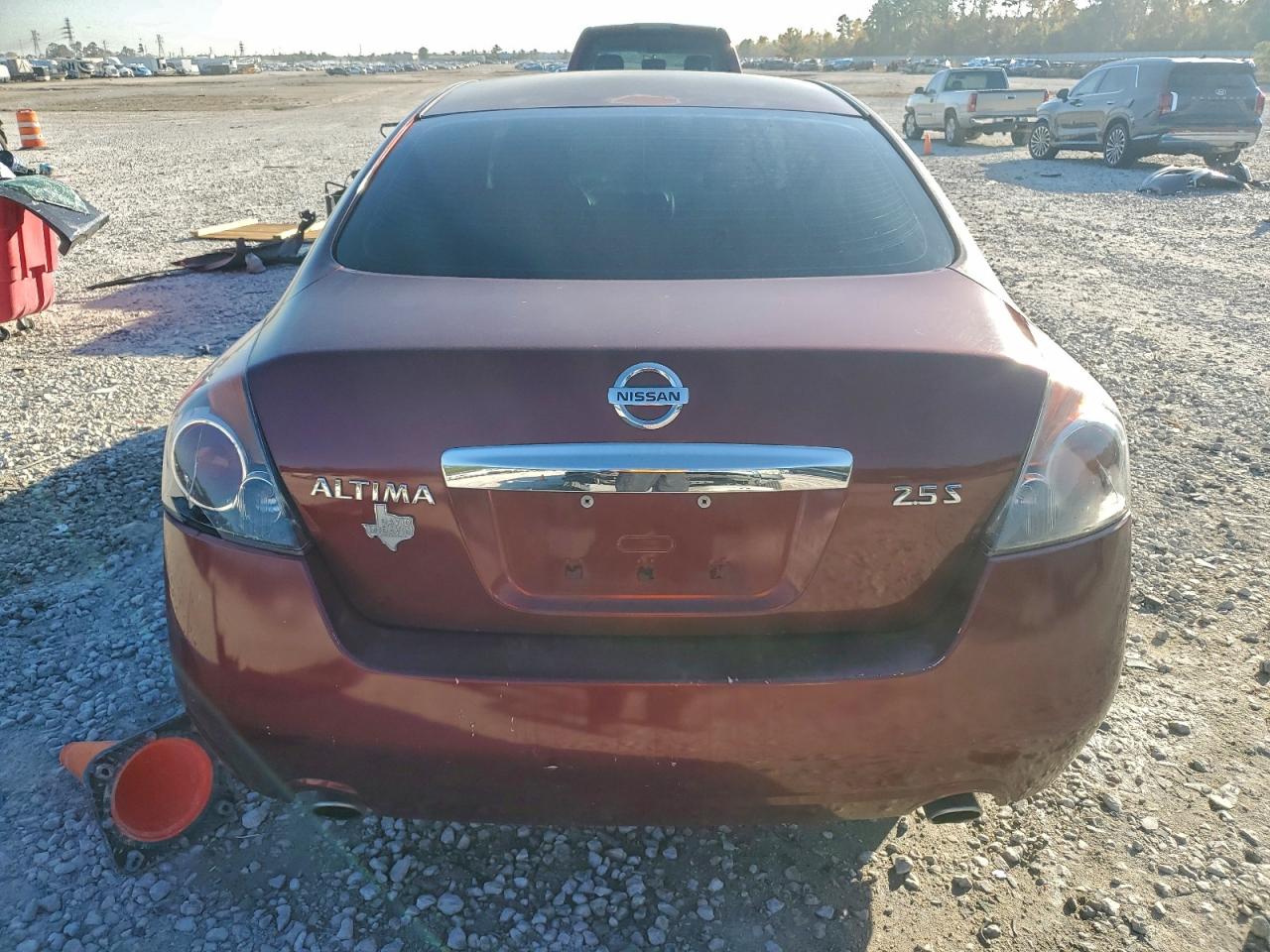 Nissan Altima Base Image 13