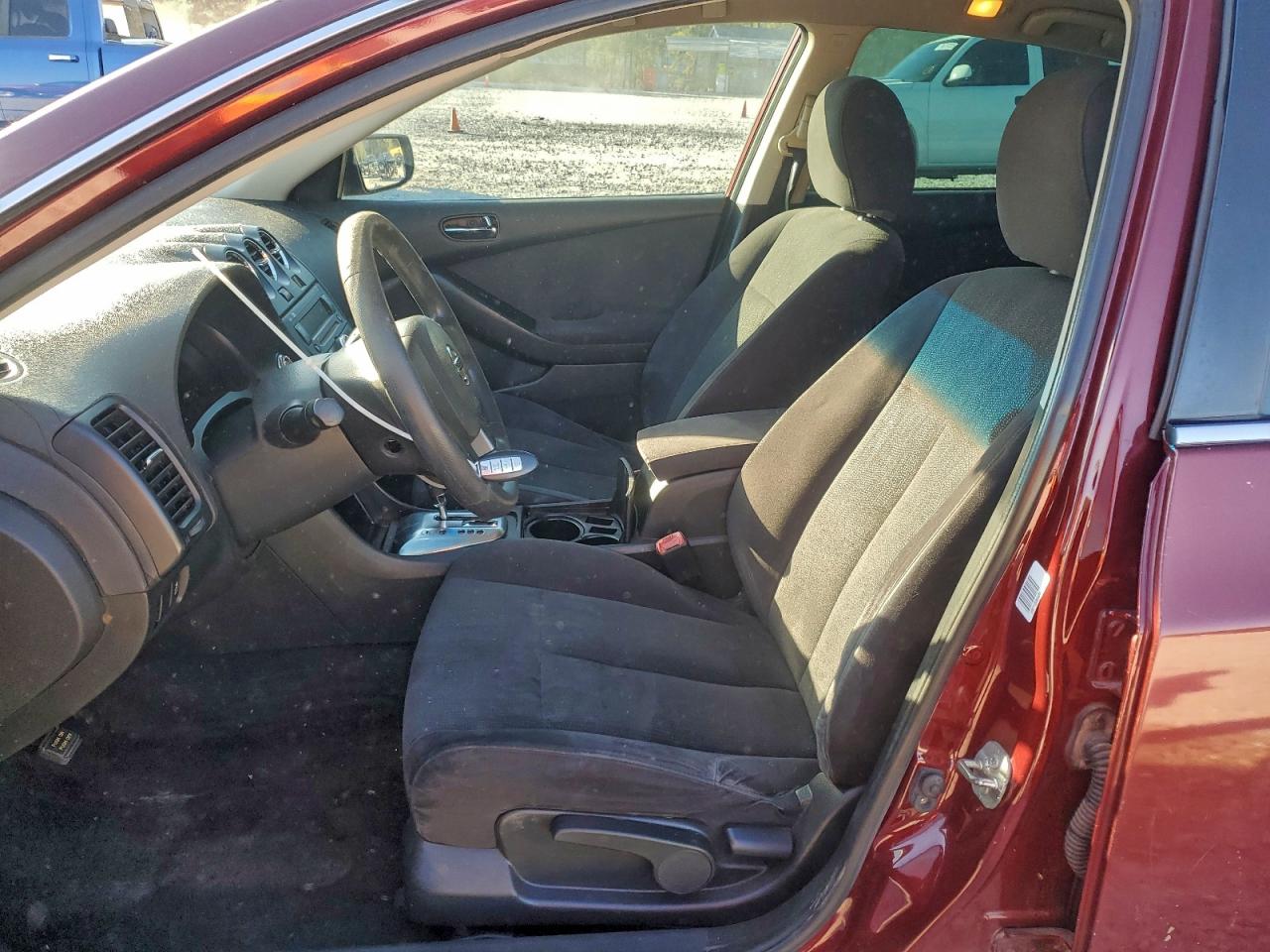 Nissan Altima Base Image 12