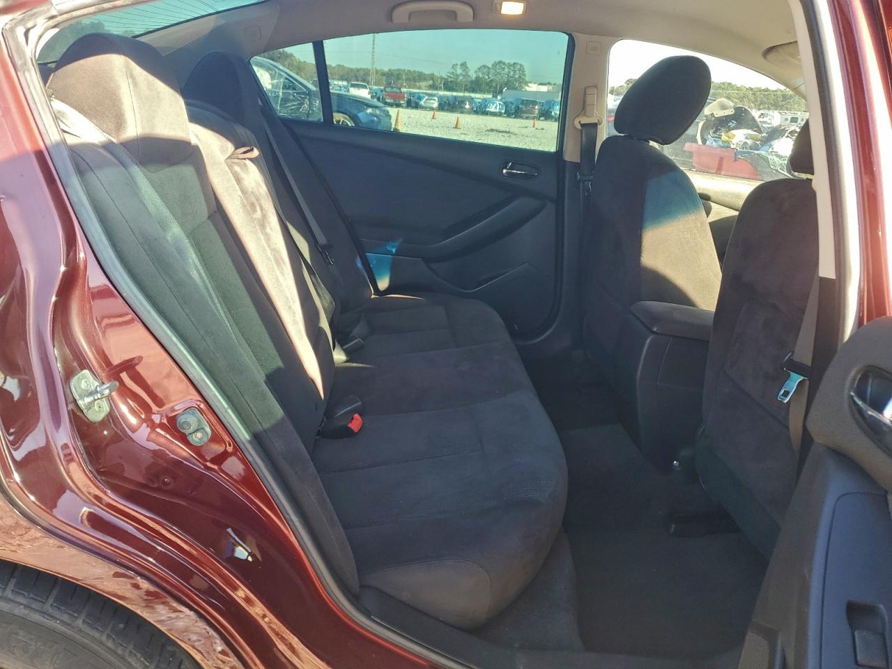 Nissan Altima Base Image 7