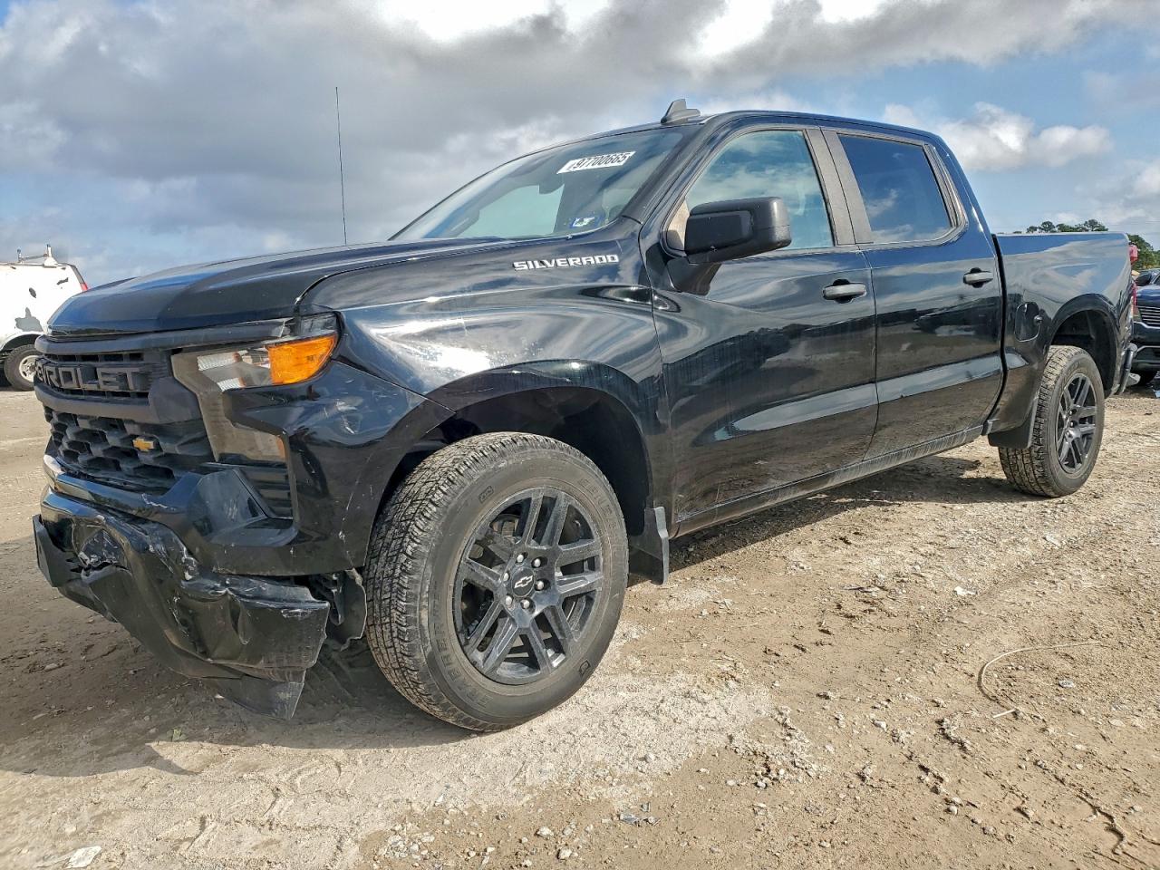 Chevrolet Silverado C1500 Custom Image 1