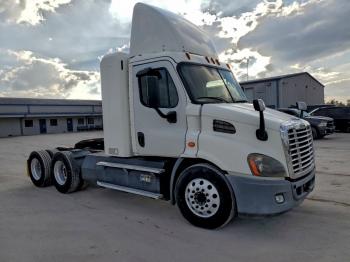  Salvage Freightliner Cascadia