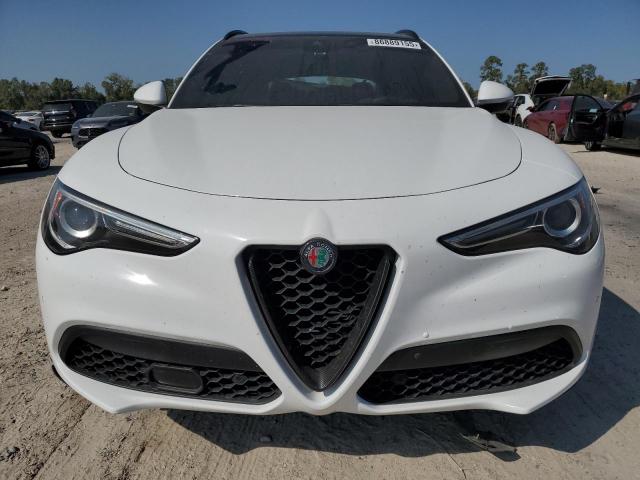 Alfa Romeo Stelvio Ti Image 6
