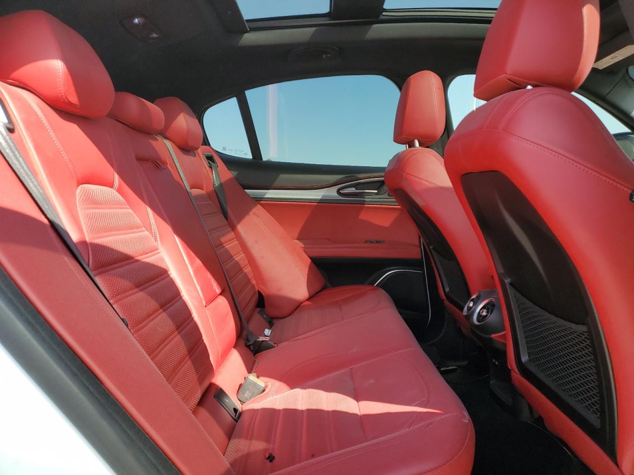 Alfa Romeo Stelvio Ti Image 9