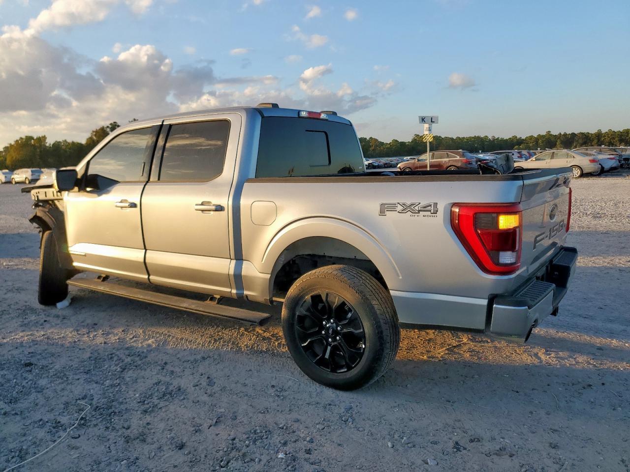 Ford F-150 Supercrew Image 6
