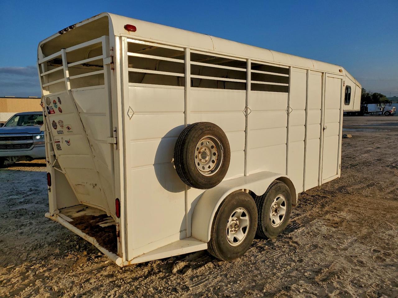 Cali Trailer Image 6