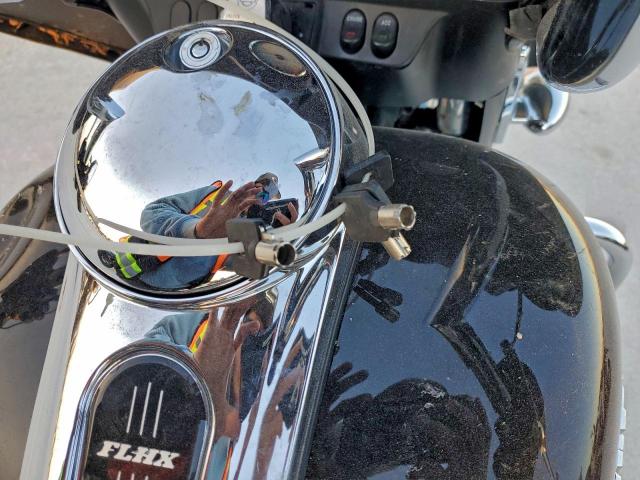 Harley-Davidson Fl Image 3