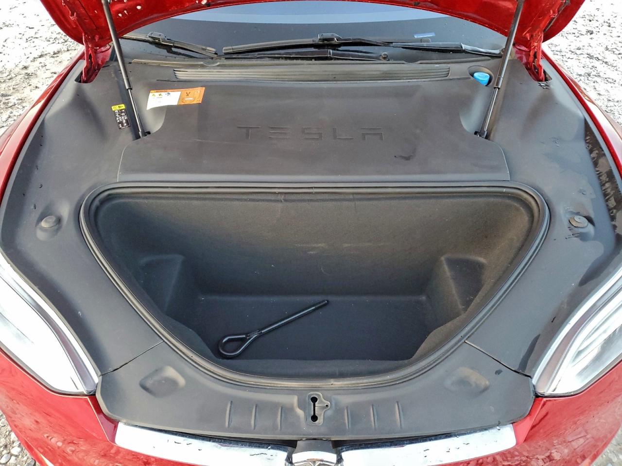 Tesla Model S Image 8