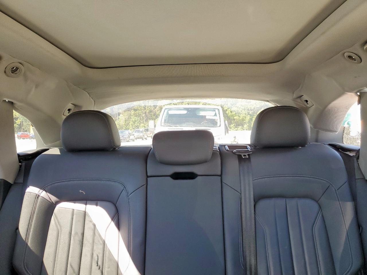 Audi Q5 Premium Plus Image 12