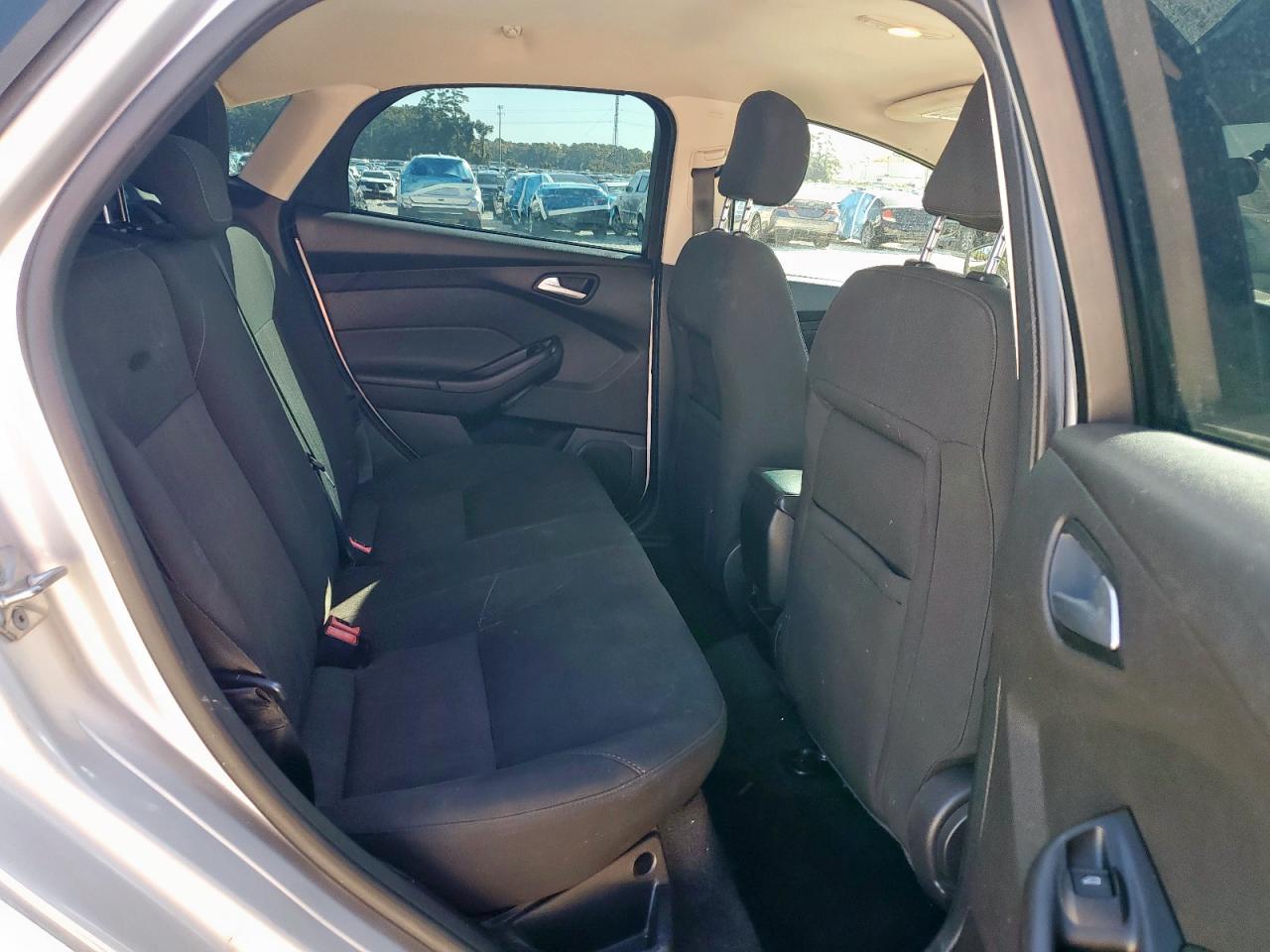 Ford Focus Se Image 8