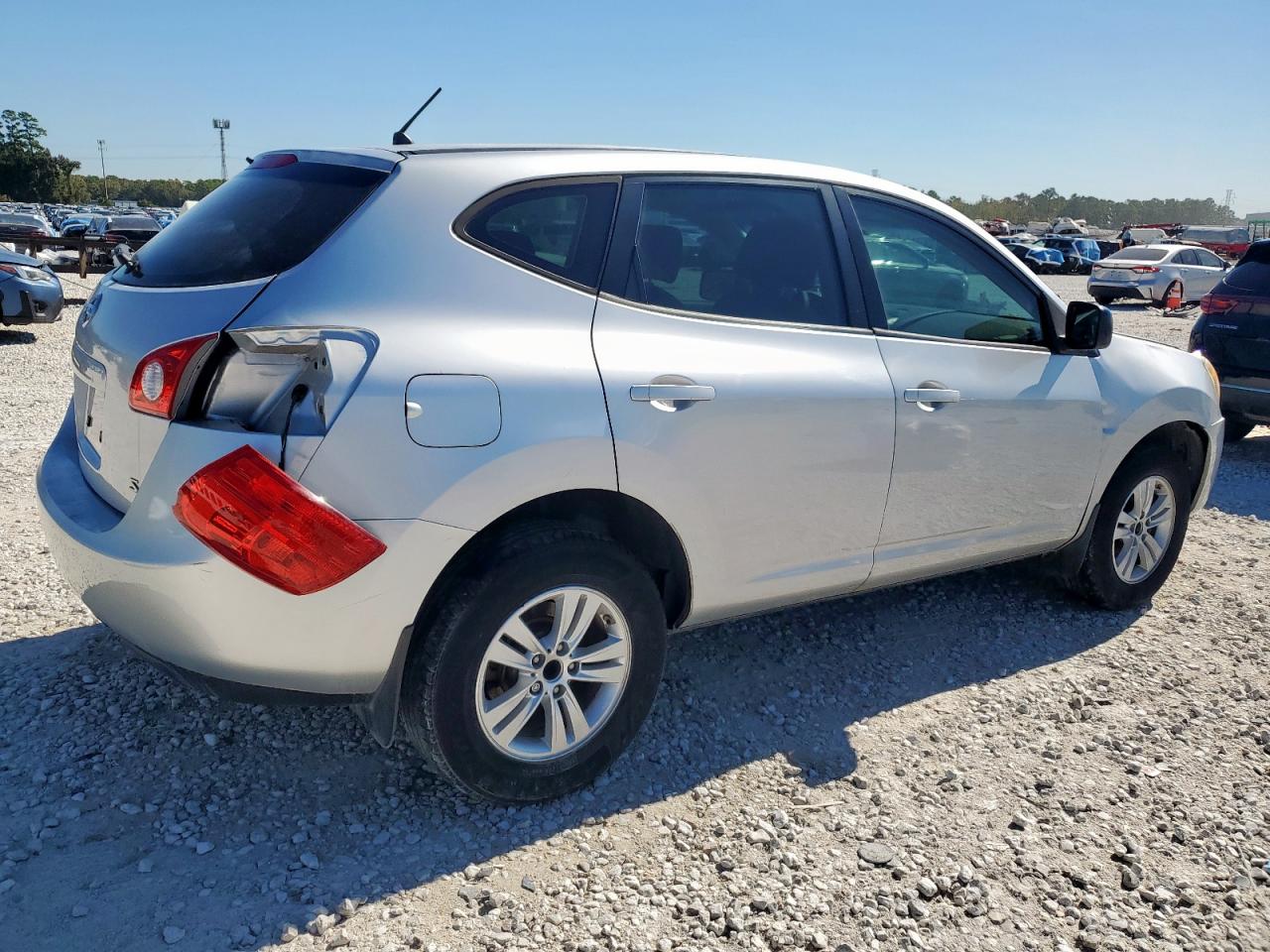 Nissan Rogue S Image 4