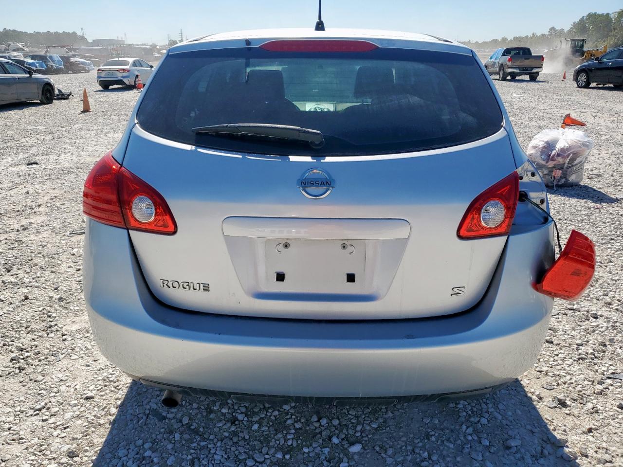 Nissan Rogue S Image 2